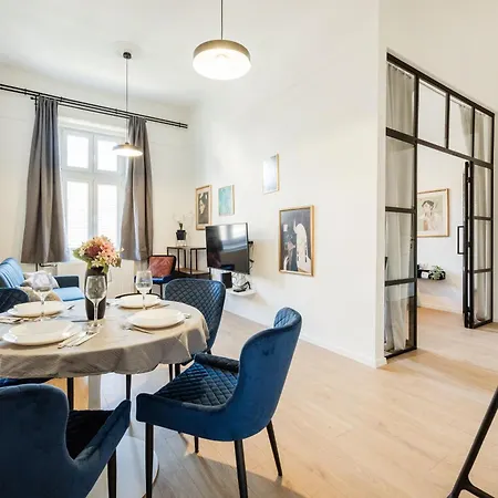 Downtown Comfort - Work, Relax, Explore Appartamento *