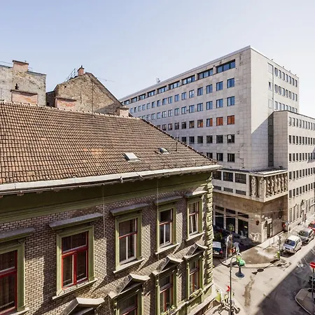 Lejlighed Downtown Comfort - Work, Relax, Explore Budapest