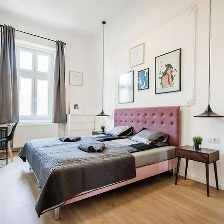 Downtown Comfort - Work, Relax, Explore