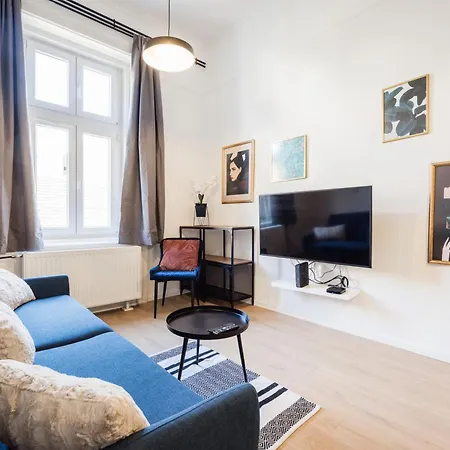 Downtown Comfort - Work, Relax, Explore Apartament *