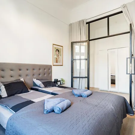 Daire Downtown Comfort - Work, Relax, Explore *