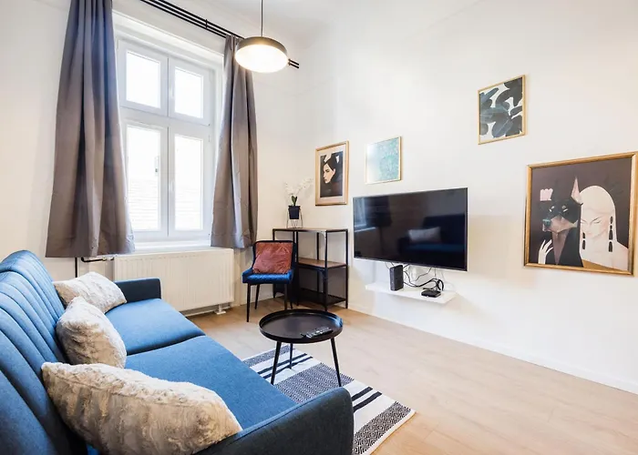 Downtown Comfort - Work, Relax, Explore Apartament *