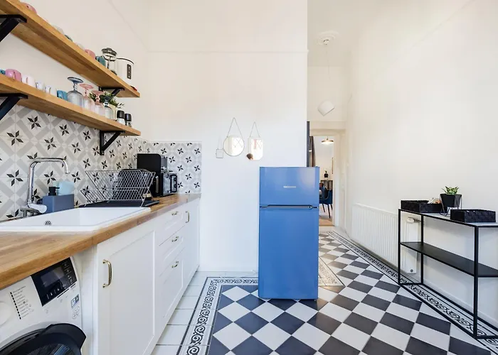 Downtown Comfort - Work, Relax, Explore Apartament Budapesta