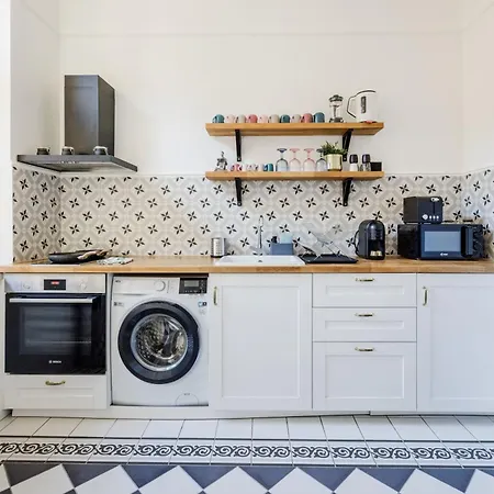 Downtown Comfort - Work, Relax, Explore *