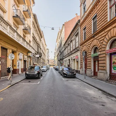 Downtown Comfort - Work, Relax, Explore Budapest