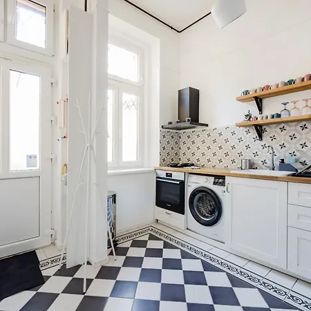 Apartment Downtown Comfort - Work, Relax, Explore *