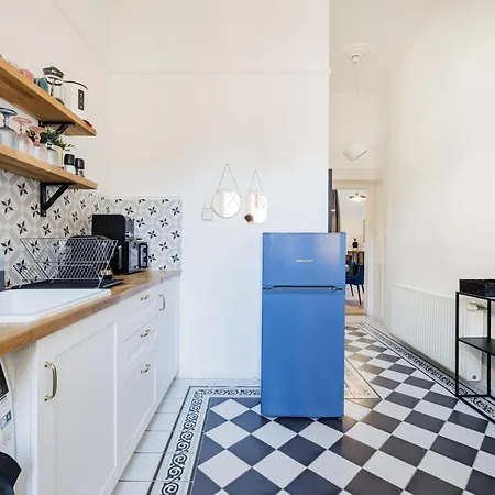 Downtown Comfort - Work, Relax, Explore Apartment Budapest